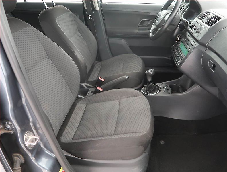 Škoda Fabia (2011) 1.6 TDI, po STK - fotka 9 z 14