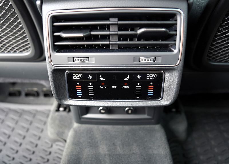 Audi Q7 50 TDI/Q/360/22/Sline/DPH - fotka 37 z 48