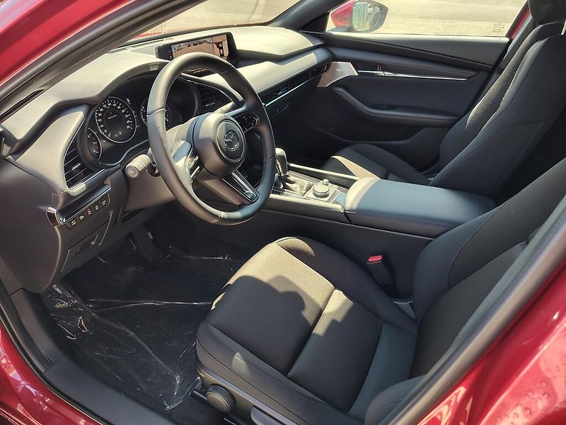 Mazda 3 (2026) 2,5L e-SKYACTIV G - fotka 7 z 8