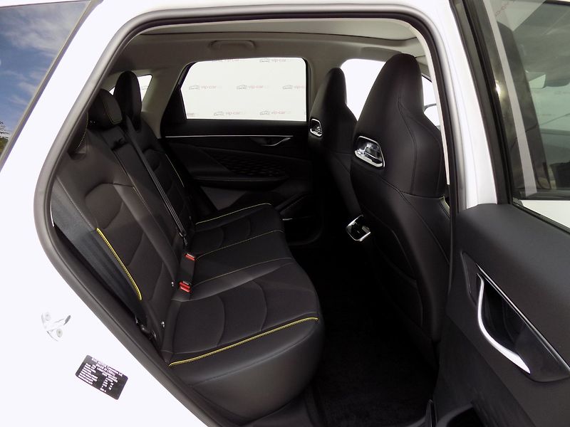 BAIC X5 (2025) 1.5T/AT/Pixel-Led/PANO/DPH/ - fotka 18 z 38