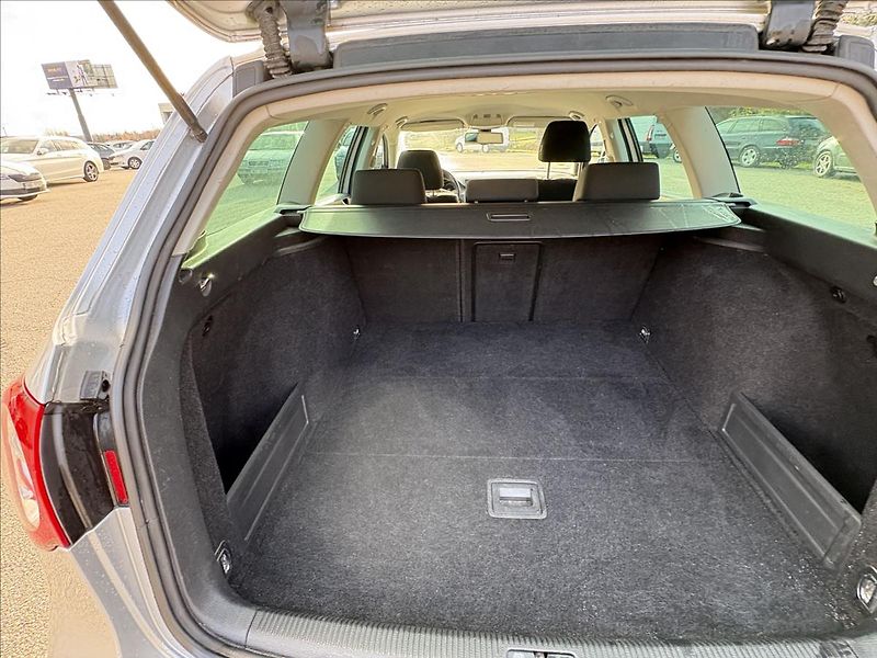 Volkswagen Passat 1,4 TSi 90kW,PDC,Výhřev,OrigKm - fotka 23 z 29