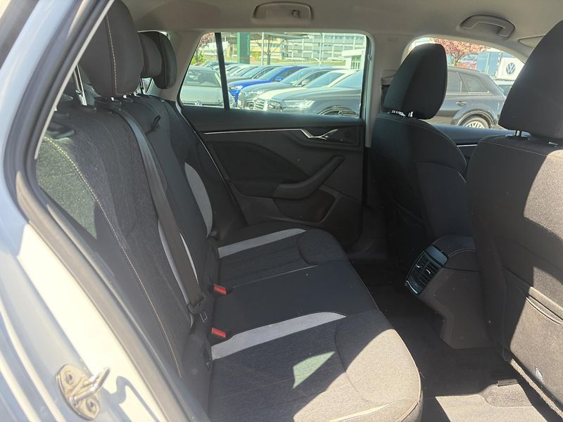 Škoda Kamiq 1.0TSi DSG Top Selection 85kW - fotka 14 z 20