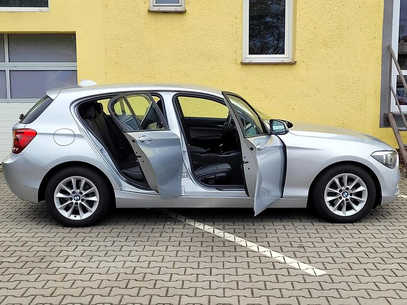 BMW Řada 1 2,0 d 105kW Urban Line SERV.KN - fotka 5 z 43