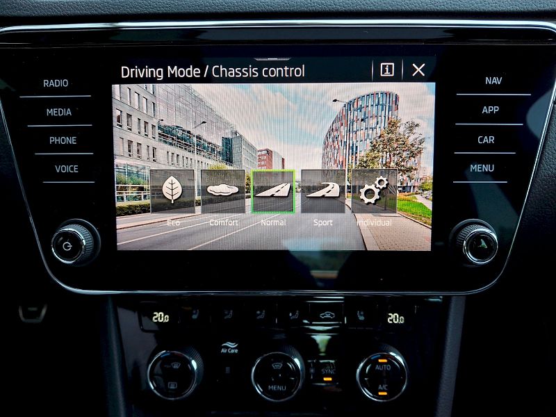 Škoda Superb (2023) Sportline 1.5TSi 110kW - fotka 28 z 35