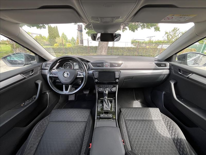 Škoda Superb 2,0 TDi DSG  NAVI BIXEN ACC AL - fotka 16 z 50