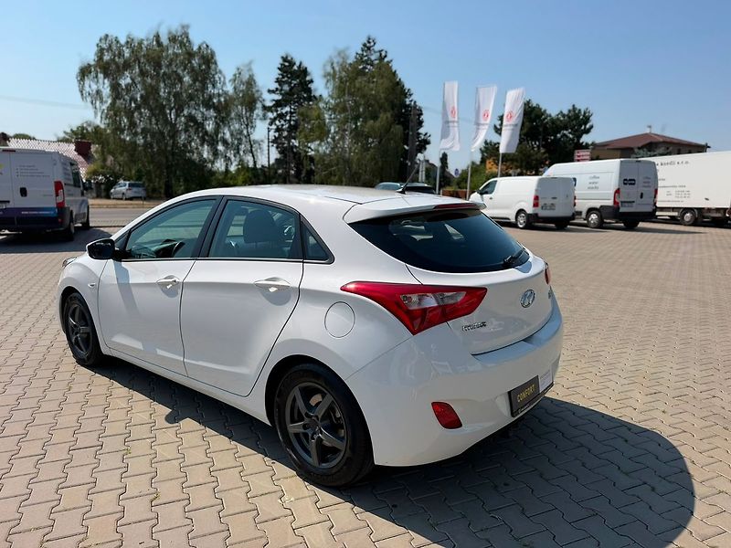 Hyundai i30 1.4CVVT 100 MAN6 Trikolor - fotka 25 z 25