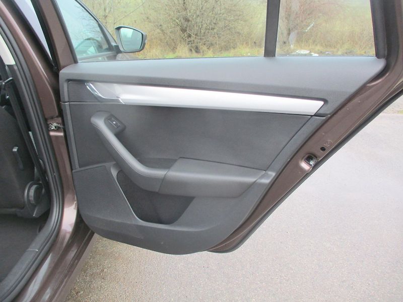 Škoda Octavia 1.2TSi 81kW AMB VÝHŘEV 2x PNEU - fotka 29 z 48