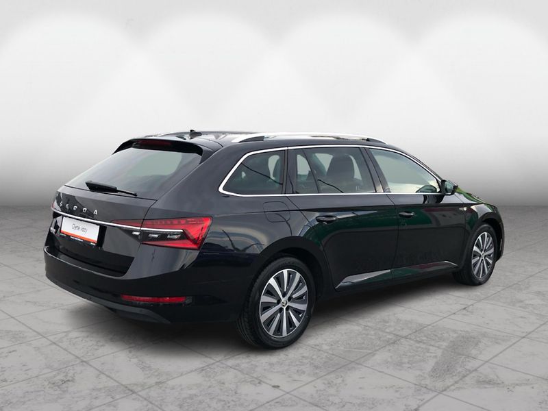 Škoda Superb COMBI 2.0 TDi DSG 7st. SYTLE - fotka 2 z 30