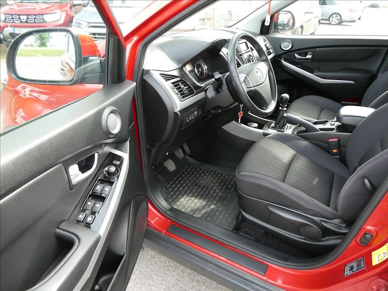 SsangYong Korando 2,0 e-XDi 110kW 4x4,po servise - fotka 12 z 42