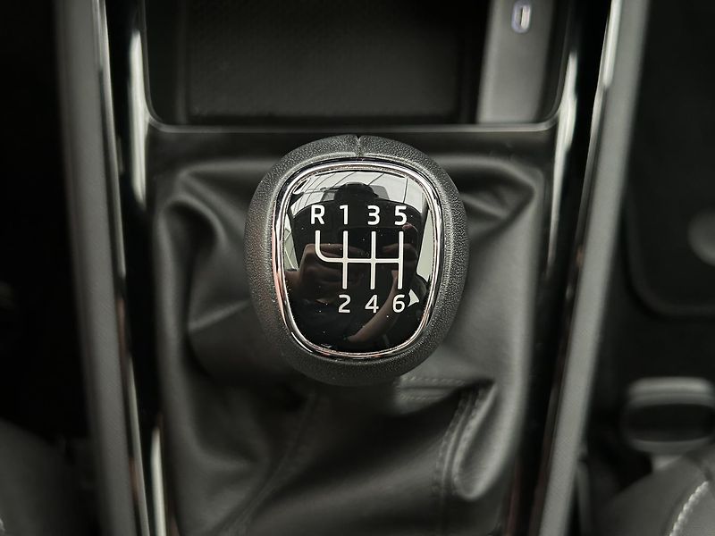 Škoda Kamiq 1.0 TSI Selection - fotka 17 z 28