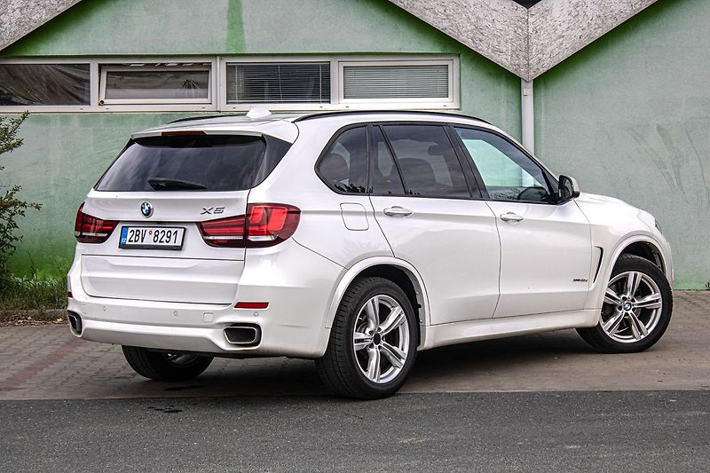 BMW X5 - fotka 6 z 42