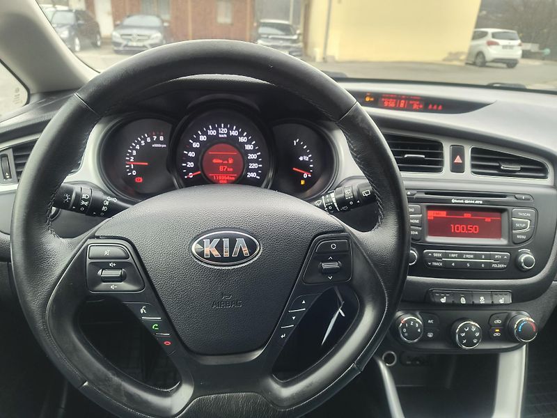 Kia Ceed (2013) 1.6 GDI 99KW/VYHŘ.VOLANT+SEDAD - fotka 26 z 49