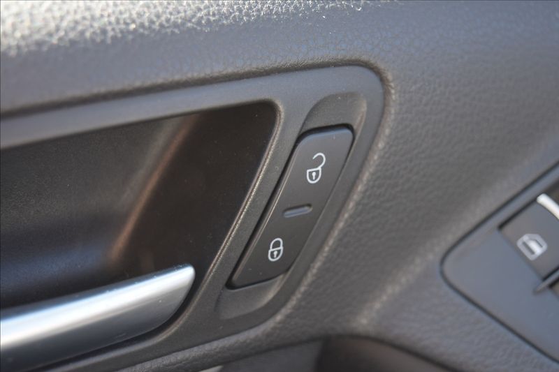 Volkswagen Tiguan 1,4 i 90kw BI-XENON PANORAMA - fotka 26 z 44