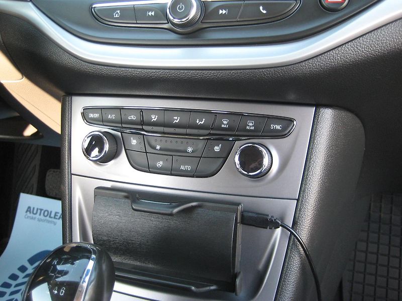 Opel Astra 1.6 CDTi ENJOY + ALU DPH ČR!!! - fotka 24 z 35