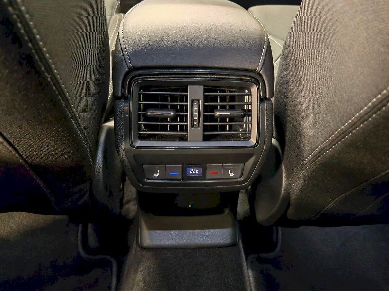 Škoda Karoq (2025) 1.5 TSI 110 kW DSG Sportline - fotka 26 z 32