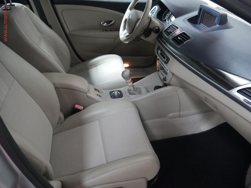 Renault Mégane (2010) 1.9 dCi, Navi, AC - fotka 12 z 18