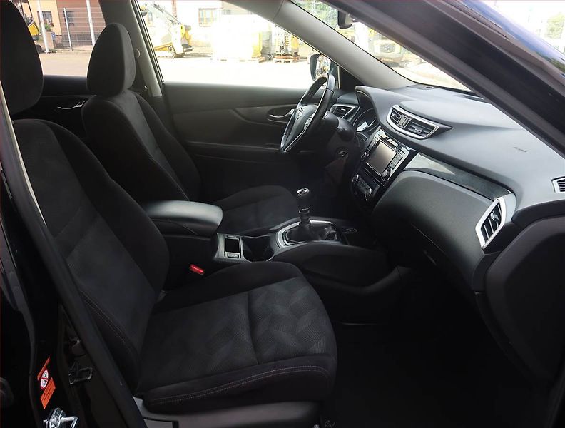 Nissan X-Trail (2016) 1.6 DIG-T, ČR,1.maj - fotka 9 z 20