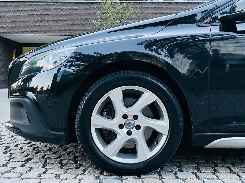 Volvo V40 2.0D3 MANUÁL CROSS SERVISKA  - fotka 43 z 43