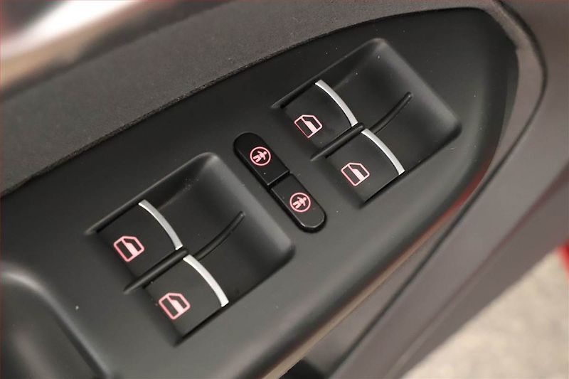 Volkswagen Touran (2011) 1.6 TDI, Tempomat - fotka 16 z 17