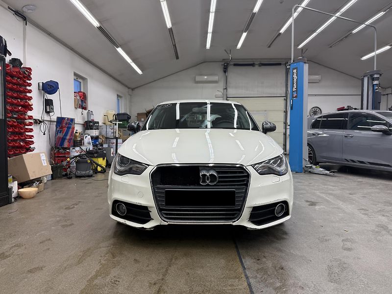 Audi A1 1.6 TDi 77 kW - fotka 2 z 15