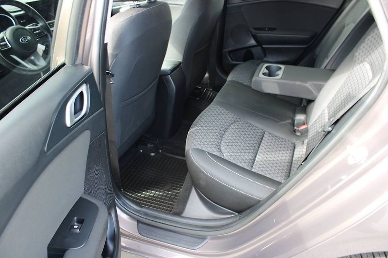 Kia Ceed (2020) 1.4 T-GDI TOP 103kW manuál LED - fotka 8 z 33