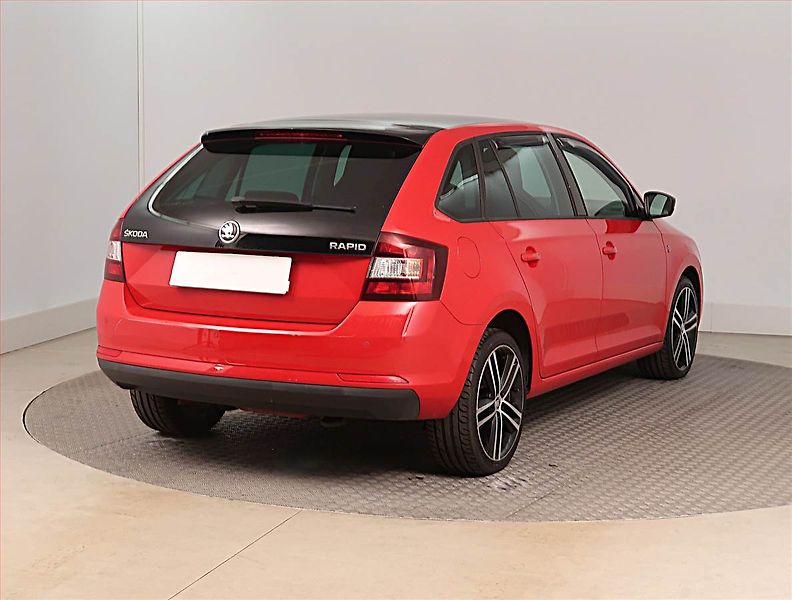 Škoda Rapid (2014) Spaceback 1.2 TSI, Xenony - fotka 5 z 15