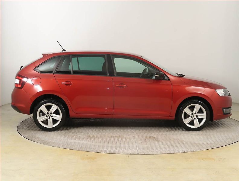 Škoda Rapid (2016) Spaceback 1.2 TSI, Serv.kniha - fotka 6 z 20