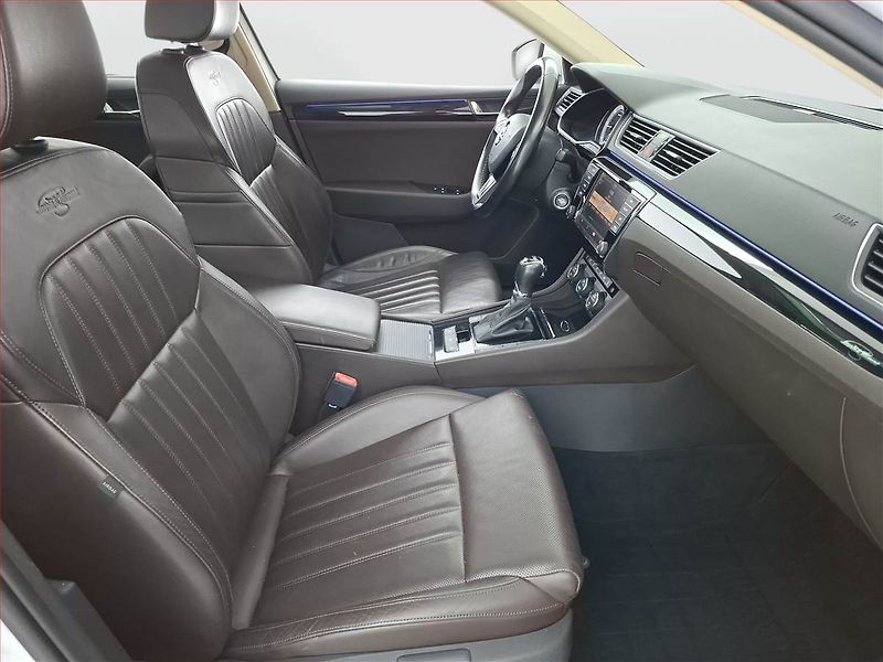 Škoda Superb (2015) Laurin&Klement 2.0 TDI 4x4 - fotka 9 z 25