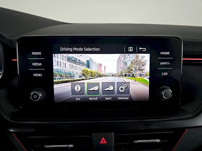 Škoda Kamiq (2022) 1.5TSI 110kW Monte Carlo komfo - fotka 16 z 31