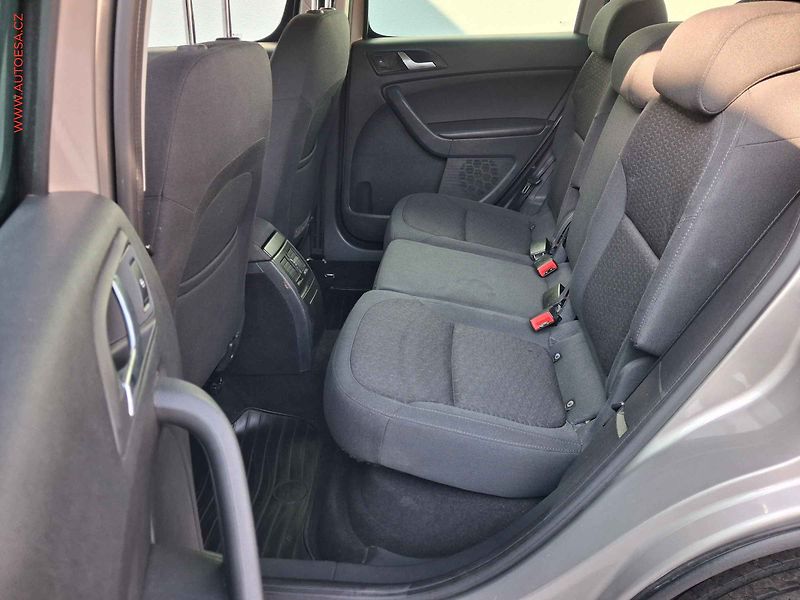 Škoda Yeti (2012) 2.0 TDi 4x4, DSG, xenon, navi - fotka 10 z 18