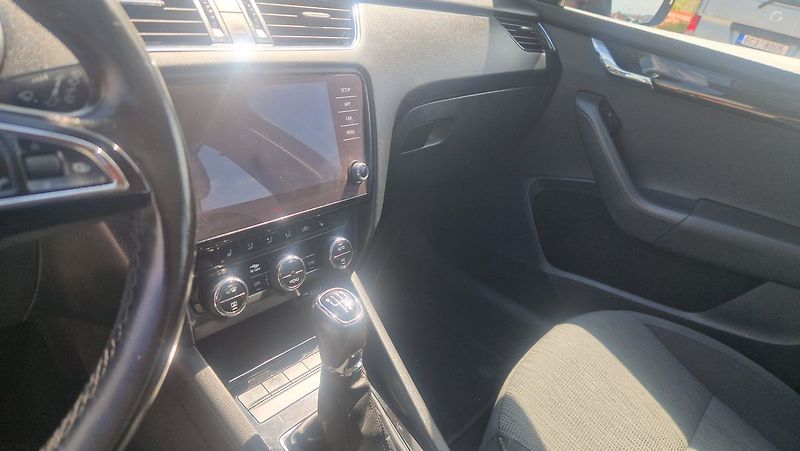 Škoda Octavia 1,6 Tdi - fotka 12 z 12
