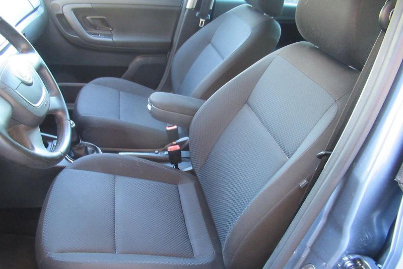 Škoda Fabia 1.2 TSi AUT. KLIMA TEMPOMAT - fotka 14 z 31