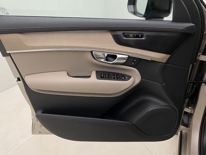 Volvo XC90 (2026) T8 AWD Plug-in DARK PLUS 7m - fotka 6 z 66