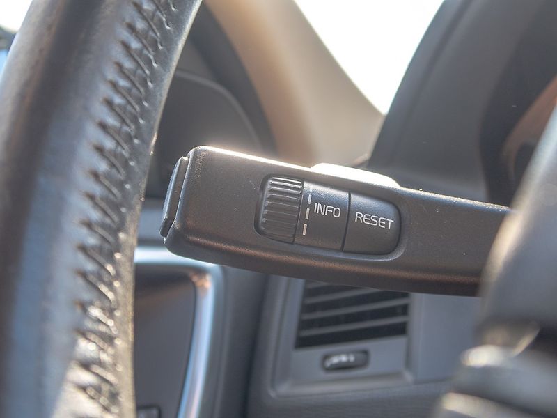 Volvo XC60 (2012) 2.0D 120KW man – KM CEBIA - fotka 18 z 39