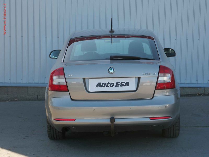 Škoda Octavia (2011) 1.6TDi, Elegance - fotka 5 z 23