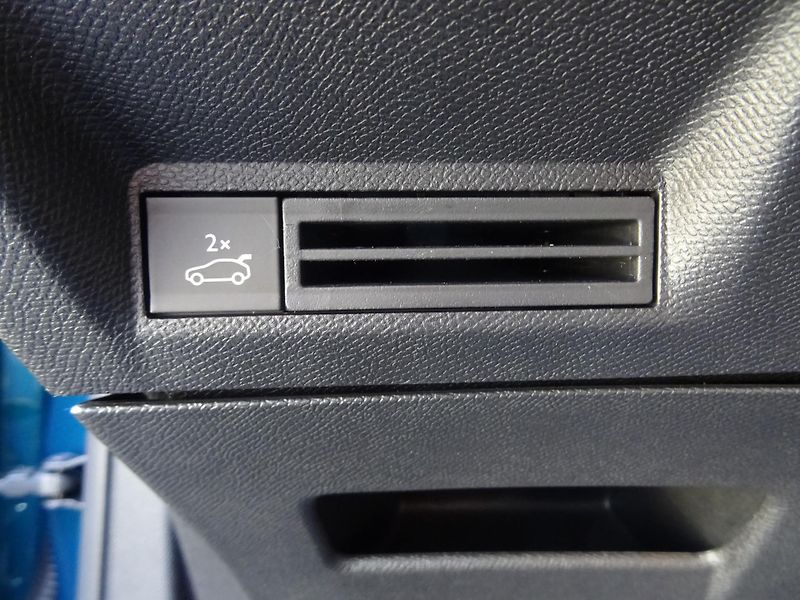 Peugeot 5008 (2026) GT Hybrid 145k SUMMER BLUE - fotka 21 z 50