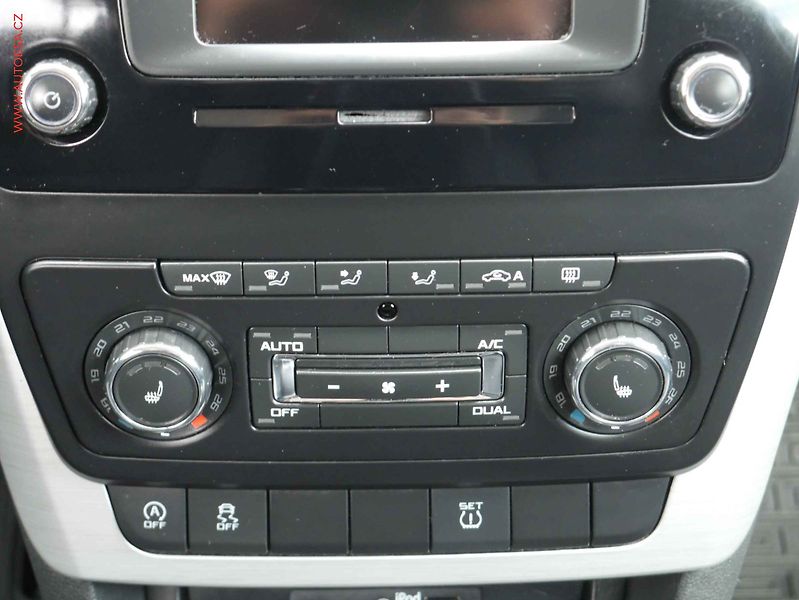 Škoda Yeti (2015) 2.0 TDi, ČR, AC, výhřev sed - fotka 13 z 15