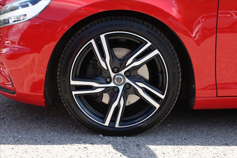 Volvo V40 2,0 D3  R-DESIGN,AUTOMAT - fotka 36 z 36