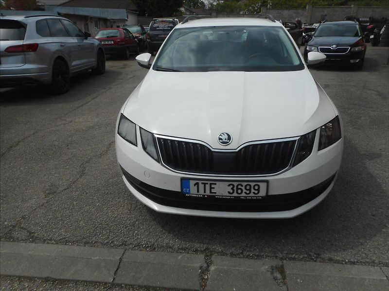 Škoda Octavia 1,6 TDi - fotka 2 z 22