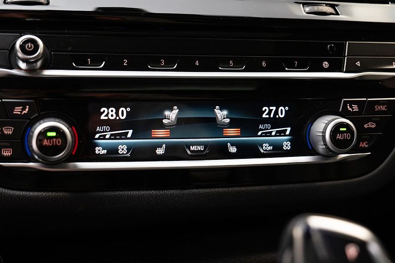 BMW Řada 6 i GT RWD/360/4-Zóny/Pano/LED - fotka 16 z 23