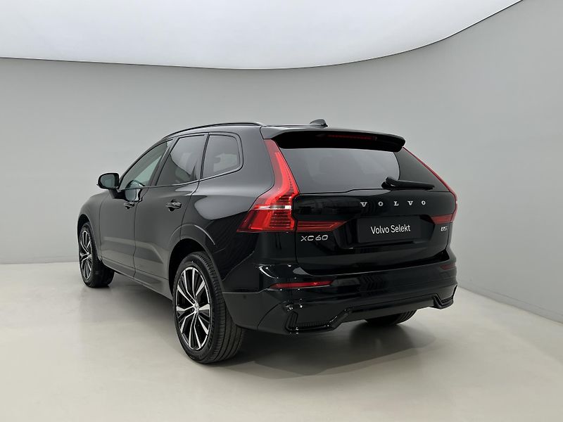 Volvo XC60 B5 AWD DARK PLUS AUT  - fotka 11 z 45