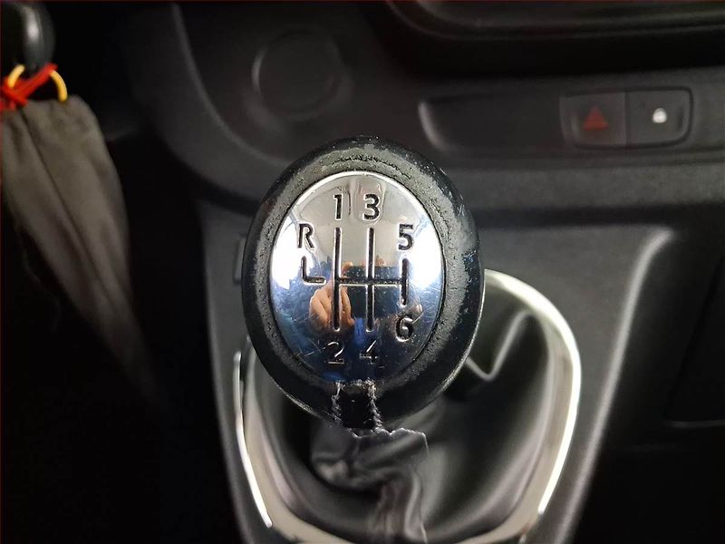 Opel Vivaro (2018) 1.6 BiCDTI, Bus, 9Míst, ČR - fotka 13 z 17