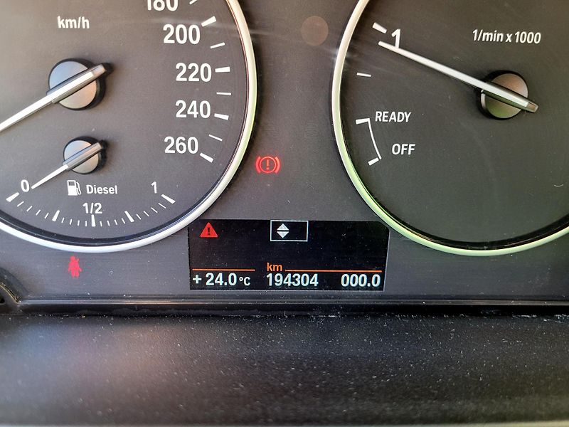 BMW Řada 1 2,0 d 105kW Urban Line SERV.KN - fotka 38 z 43