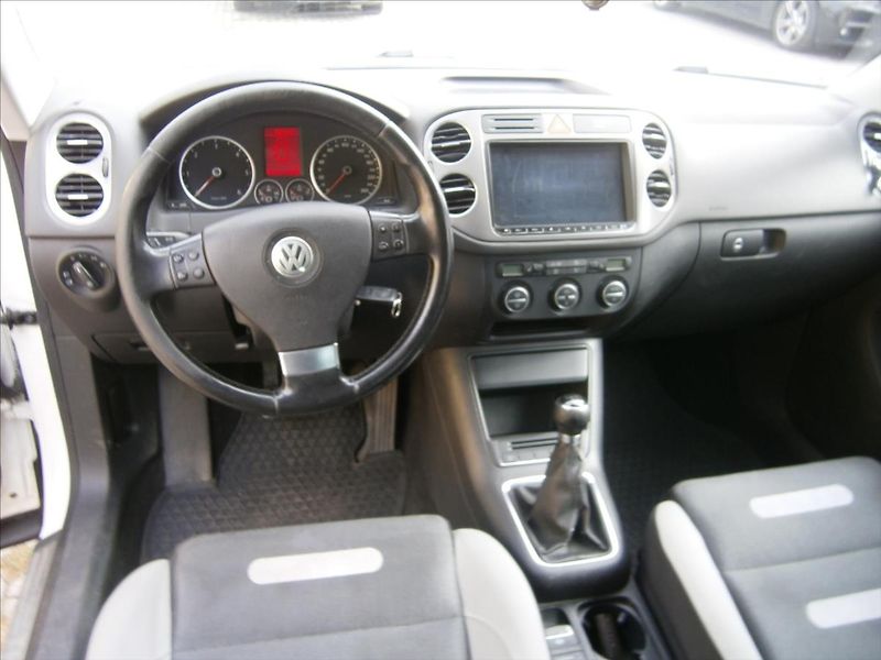 Volkswagen Tiguan 2,0 TDI 4 MOTION 125 KW - fotka 11 z 19