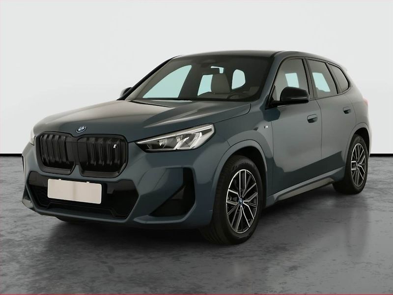 BMW iX (2023) xDrive30, SoH 100% - fotka 2 z 28