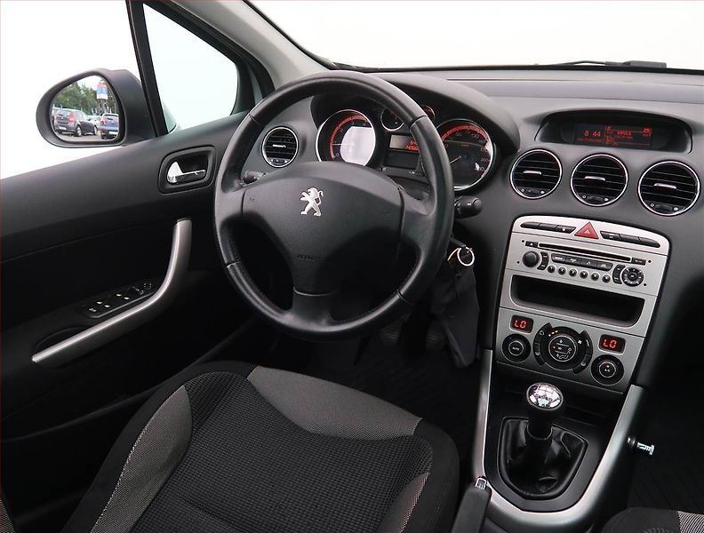 Peugeot 308 (2011) 1.6 VTi, Pan. střecha - fotka 7 z 16