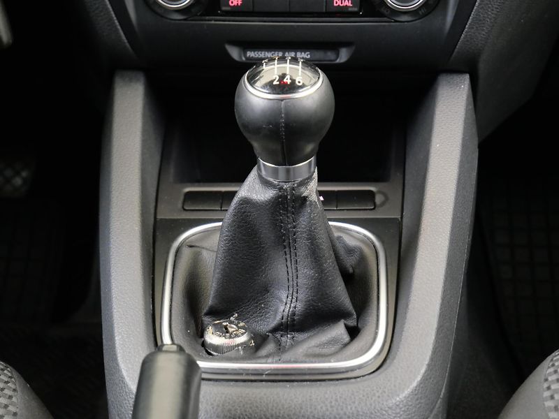 Volkswagen Jetta - fotka 19 z 21