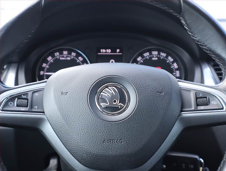 Škoda Rapid (2015) Spaceback 1.6 TDI, Automat - fotka 16 z 17