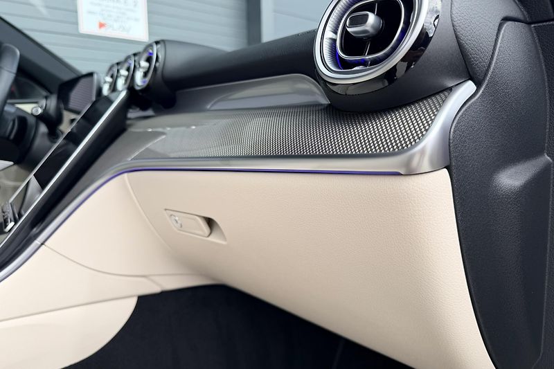 Mercedes-Benz Třídy C (2024) C 300 de 4Matic EQ - fotka 46 z 100