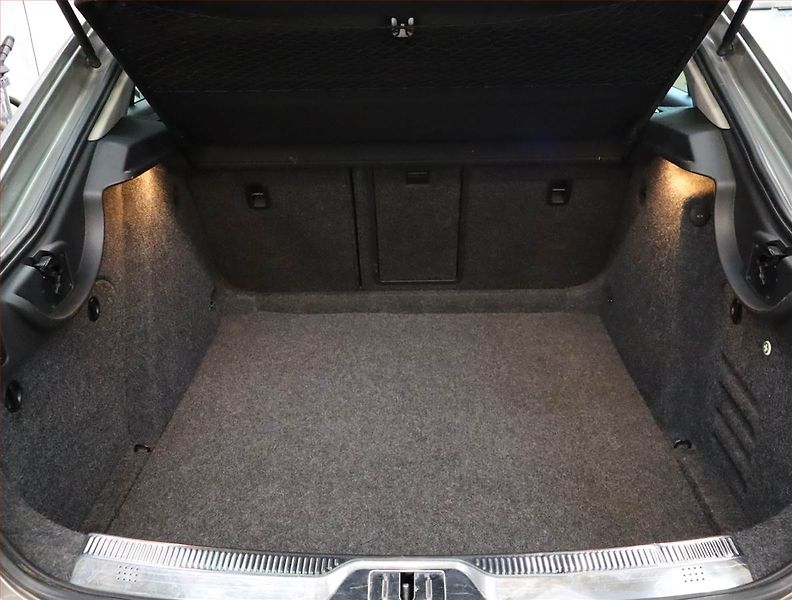 Škoda Superb (2013) 2.0 TDI, Tempomat - fotka 13 z 17
